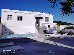 CASA CON PISCINA PRIVADA Y AMPLIA ZONA DE BARBACOA, A ESTRENAR!