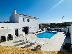 Villa La Roca en Torreguadiaro and Puerto de Sotogrande. 
